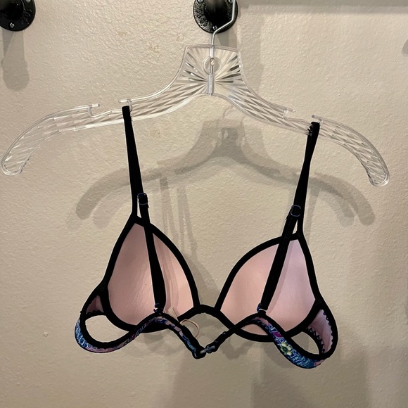 VS Swim Top. Size: 34A. Color: Multi. - Picture 2 of 4